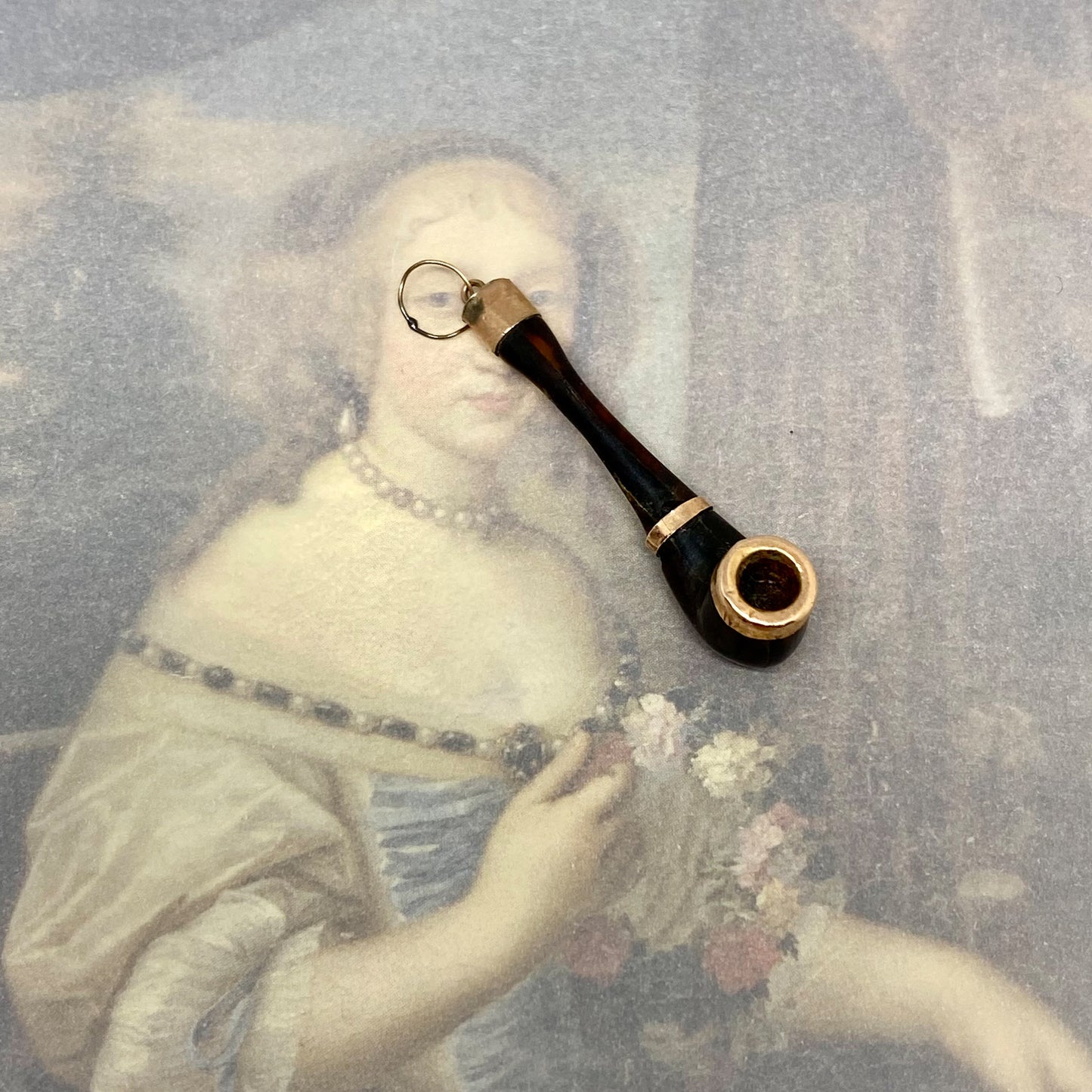 Vintage 9k Stained Horn Pipe Pendant