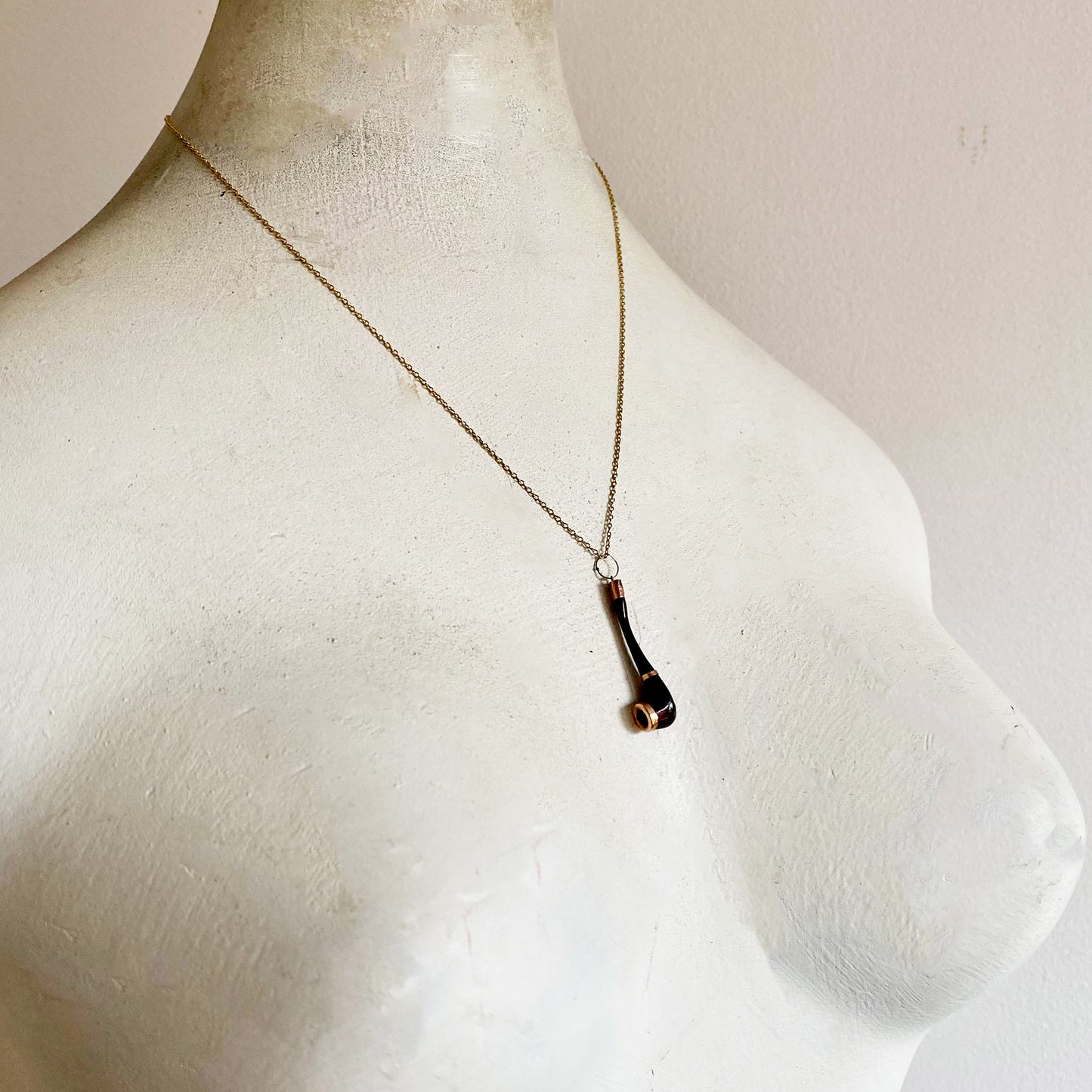 Vintage 9k Stained Horn Pipe Pendant