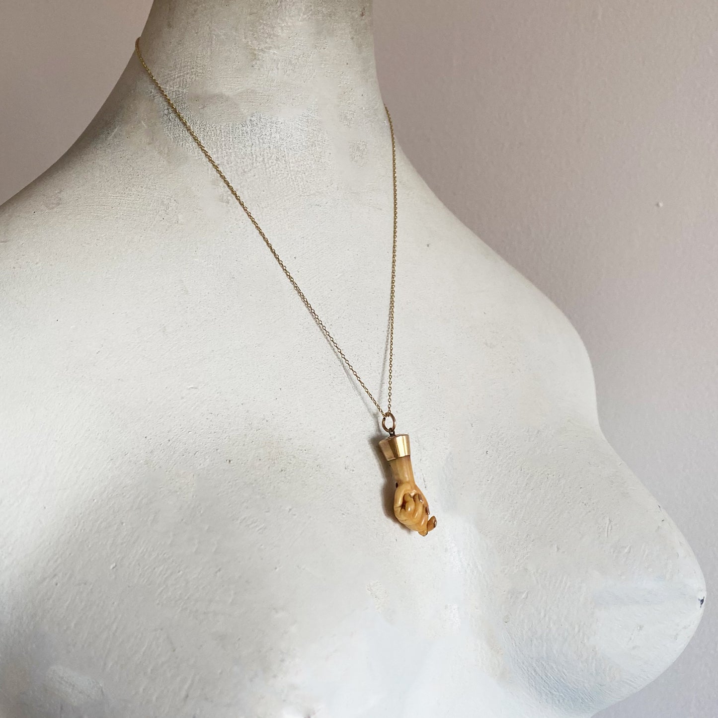 Antique 14K Gold Figa, Mid Century Bakelite Fist, Hand Pendant, 11950s Figa, Amulet, Charm, Figa Charm, Talisman, Evil Eye, Mano Figa