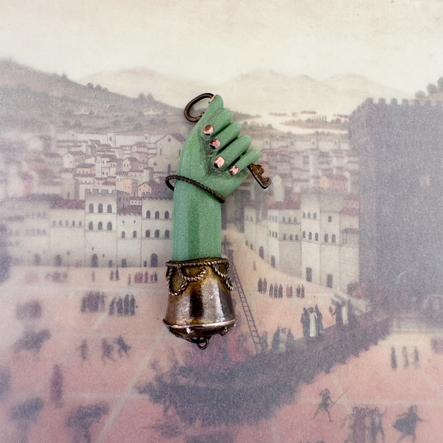 Antique 1940s Figa Pendant, Green Bakelite Mano Fico Charm, Key Amulet for Luck Protection Freedom, Unique Vintage Hand Pendant