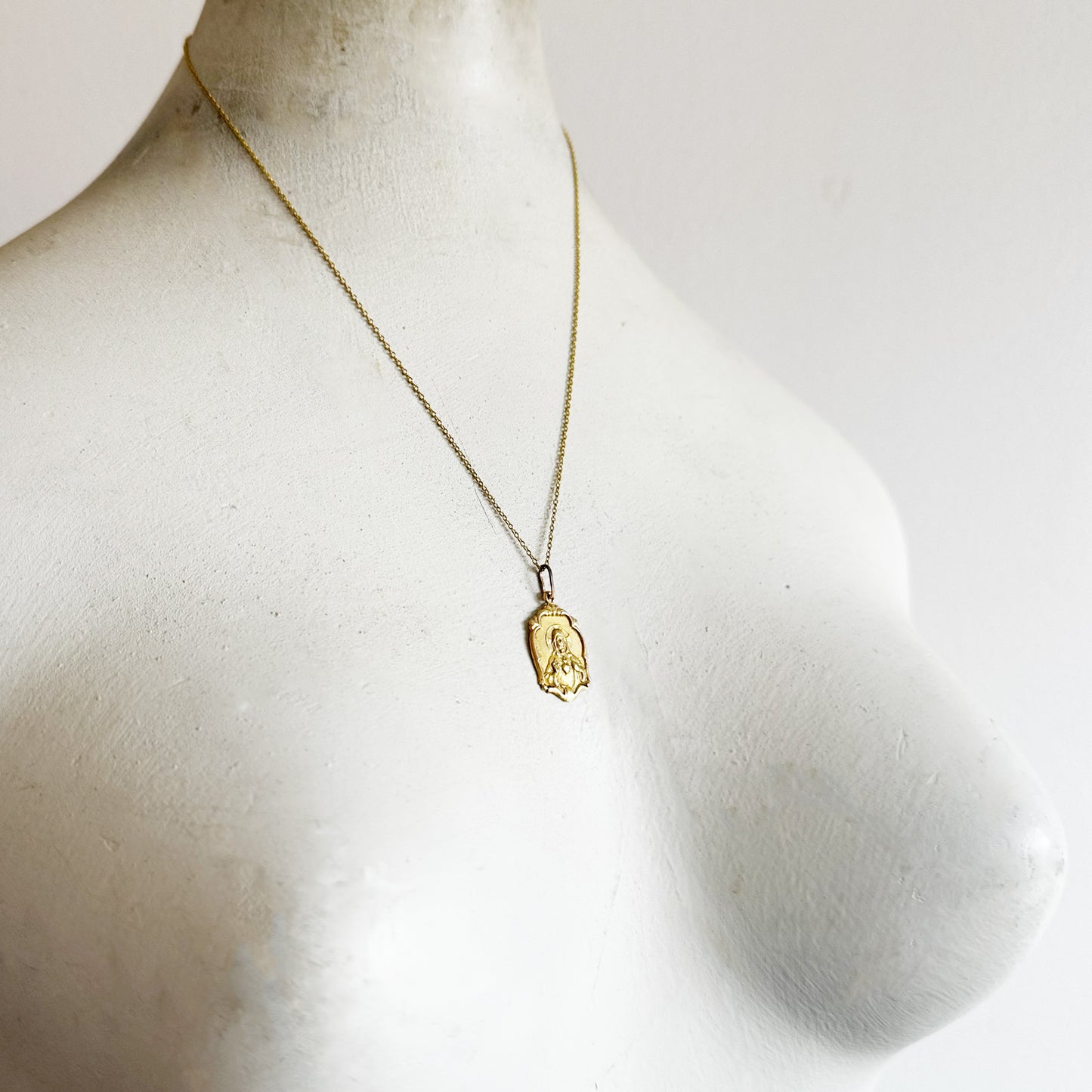 Vintage 15k Yellow Gold Religious Pendant, Jesus Medal Medal, 15 ct Gold, Continental Medal, Christian 15ct Gold Charm, Jesus Sacred Heart
