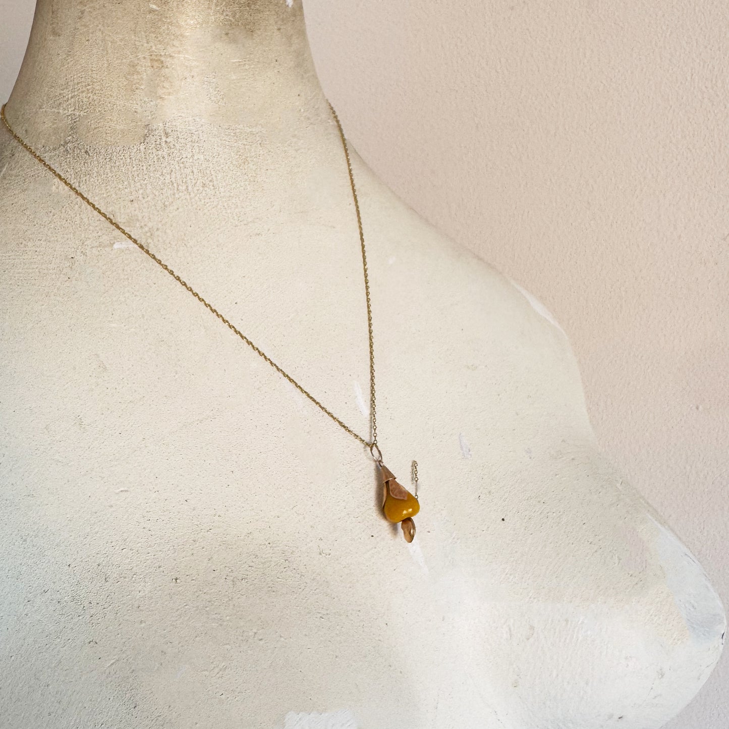 Antique 9k Gold Fruit Charm, Carved Bakelite, Fruit, 1940's, 9 ct Gold, Amulet, Pendant, Cashew Fruit Charm, Tropical Fruit Pendant