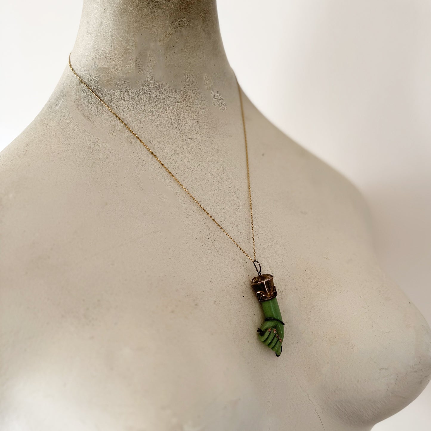 Antique 1940s Figa Pendant, Green Bakelite Mano Fico Charm, Key Amulet for Luck Protection Freedom, Unique Vintage Hand Pendant