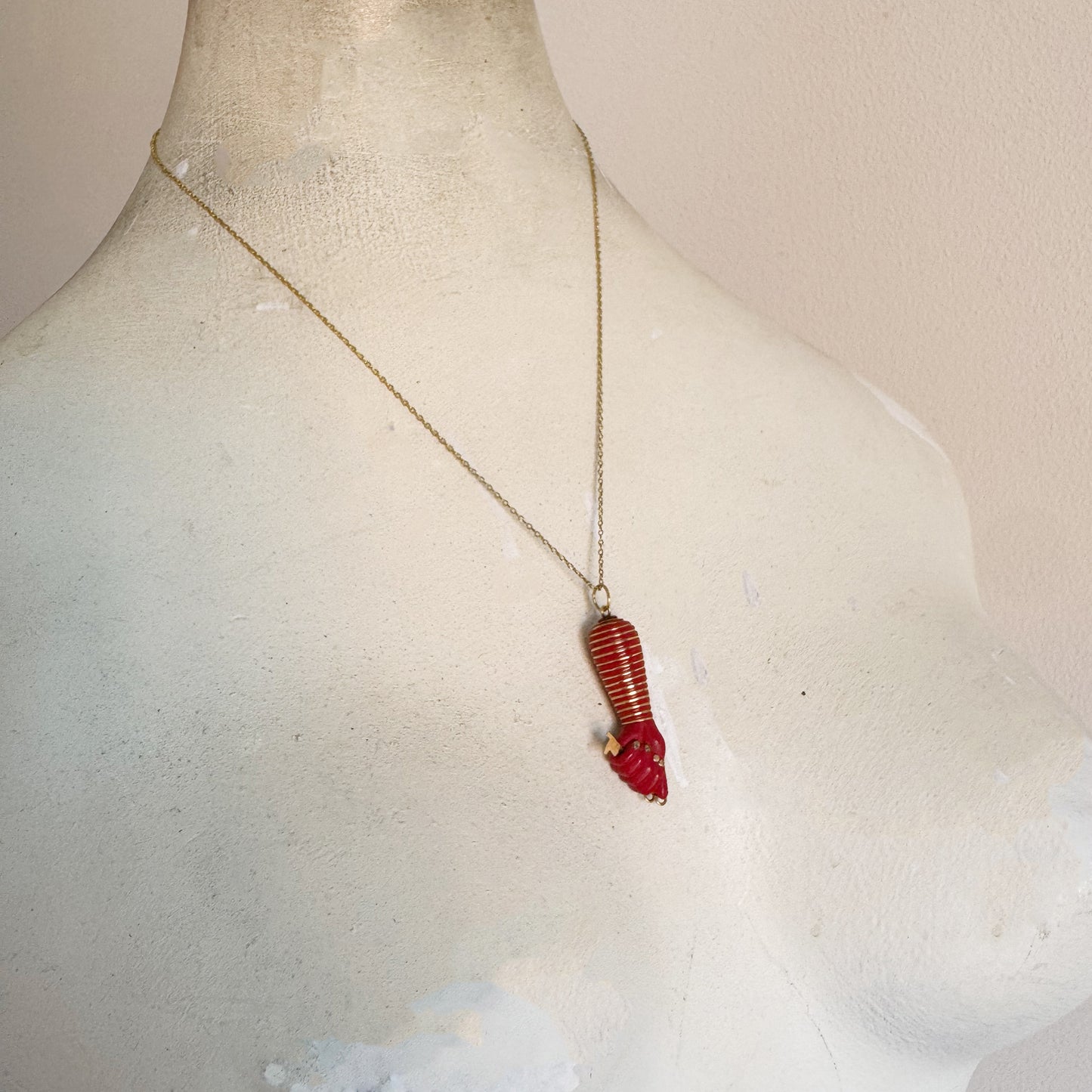Vintage 18k Gold Resin Figa, 18 ct Gold Red 1950's Figa, Bakelite, Amulet, Figa Charm, Pendant, Mano Fico, Evil Eye, Freedom, Lucky Charm