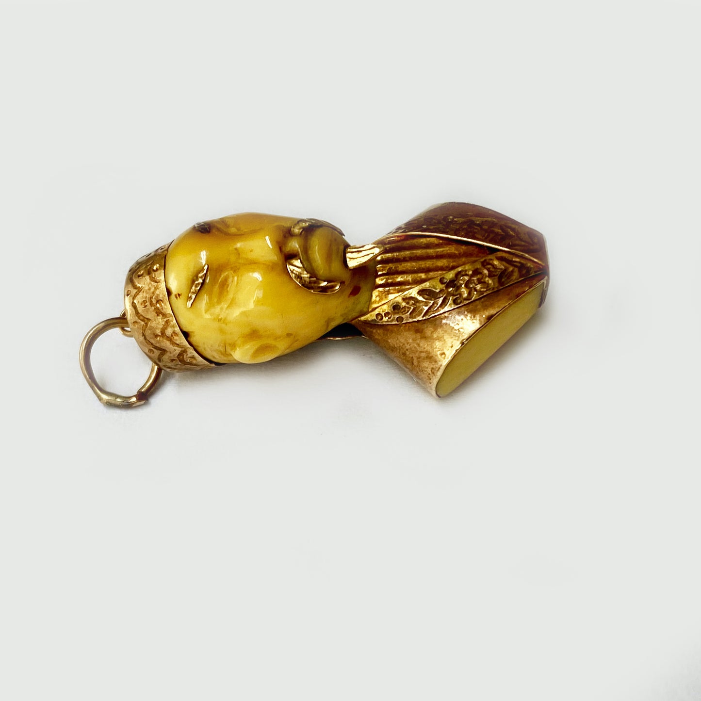 Vintage 18k Gold Bone Chinaman Pendant