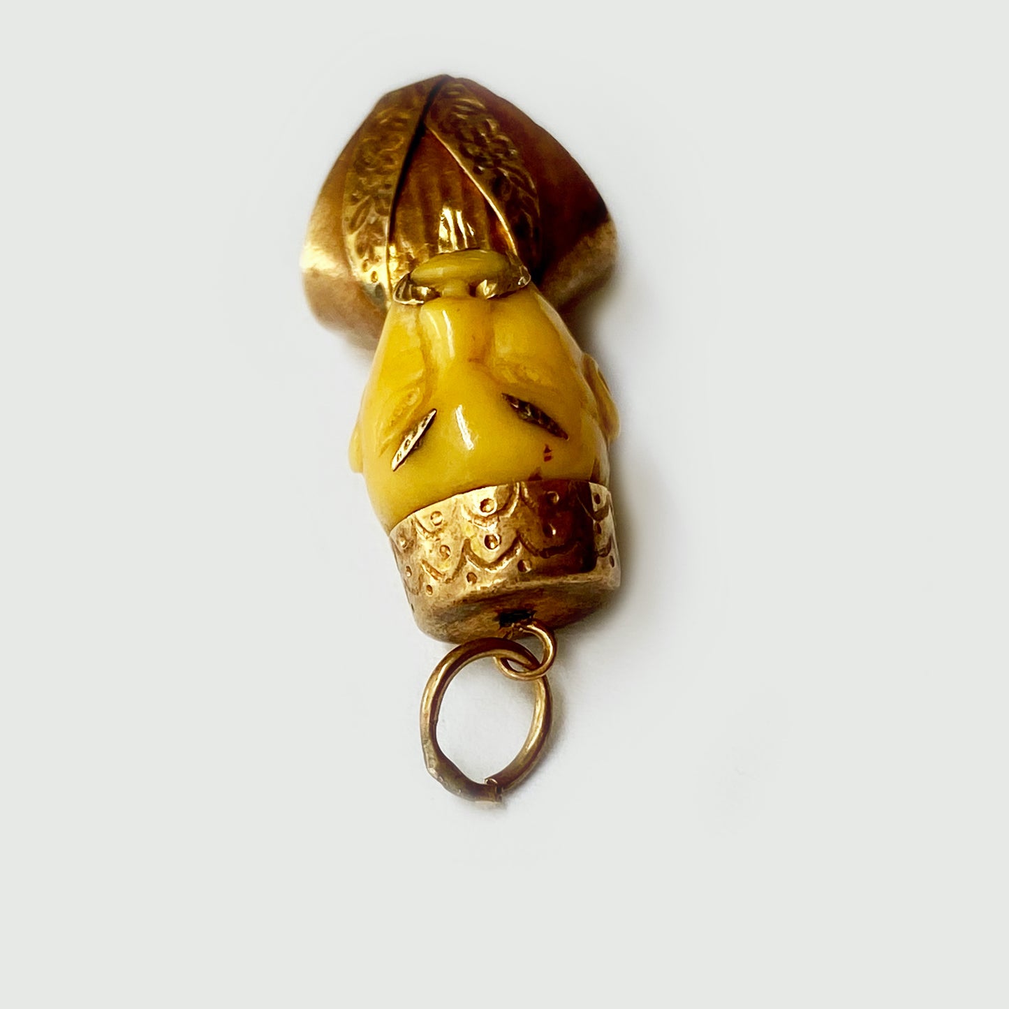 Vintage 18k Gold Bone Chinaman Pendant