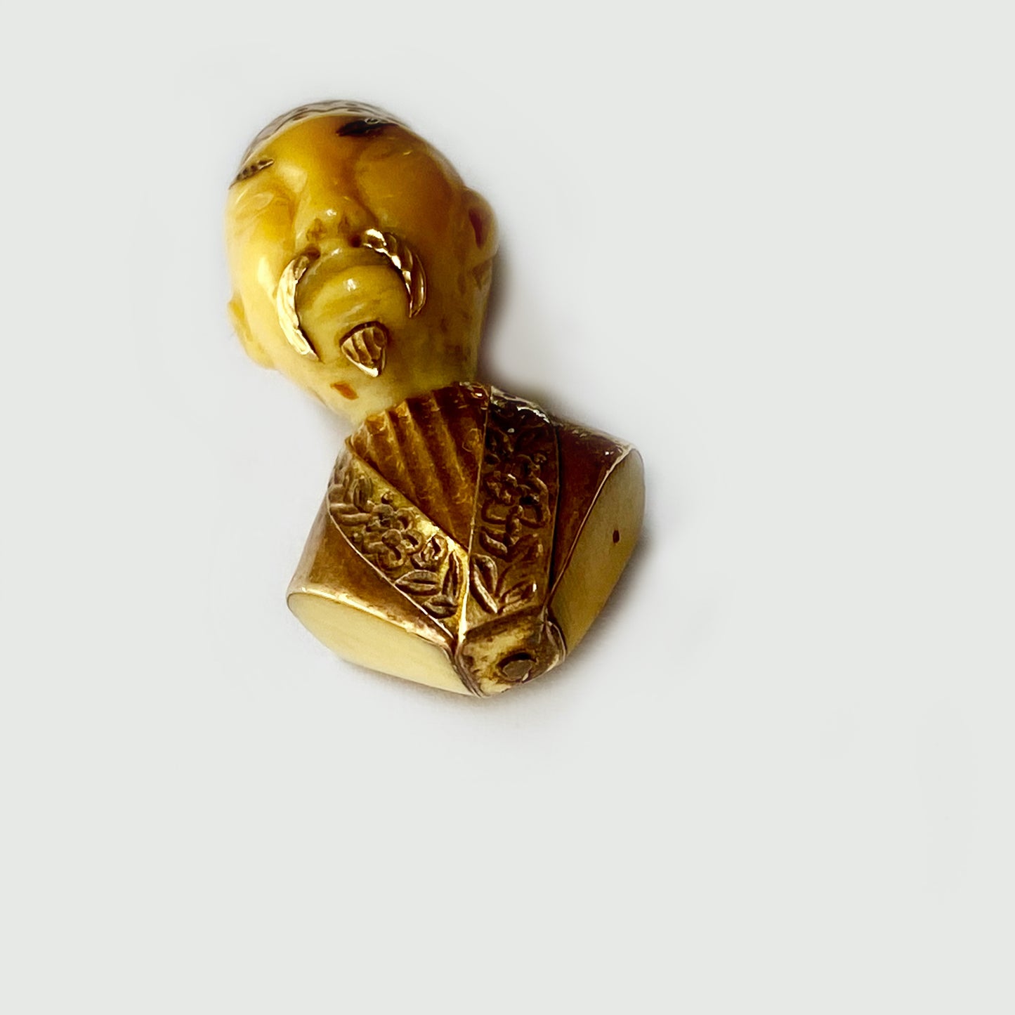 Vintage 18k Gold Bone Chinaman Pendant