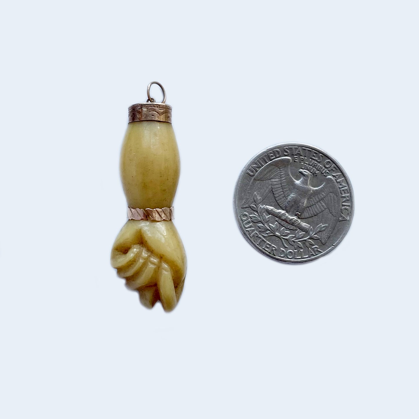 Vintage 18k Gold Resin Beige Yellowish 1960s Figa Charm (1137)