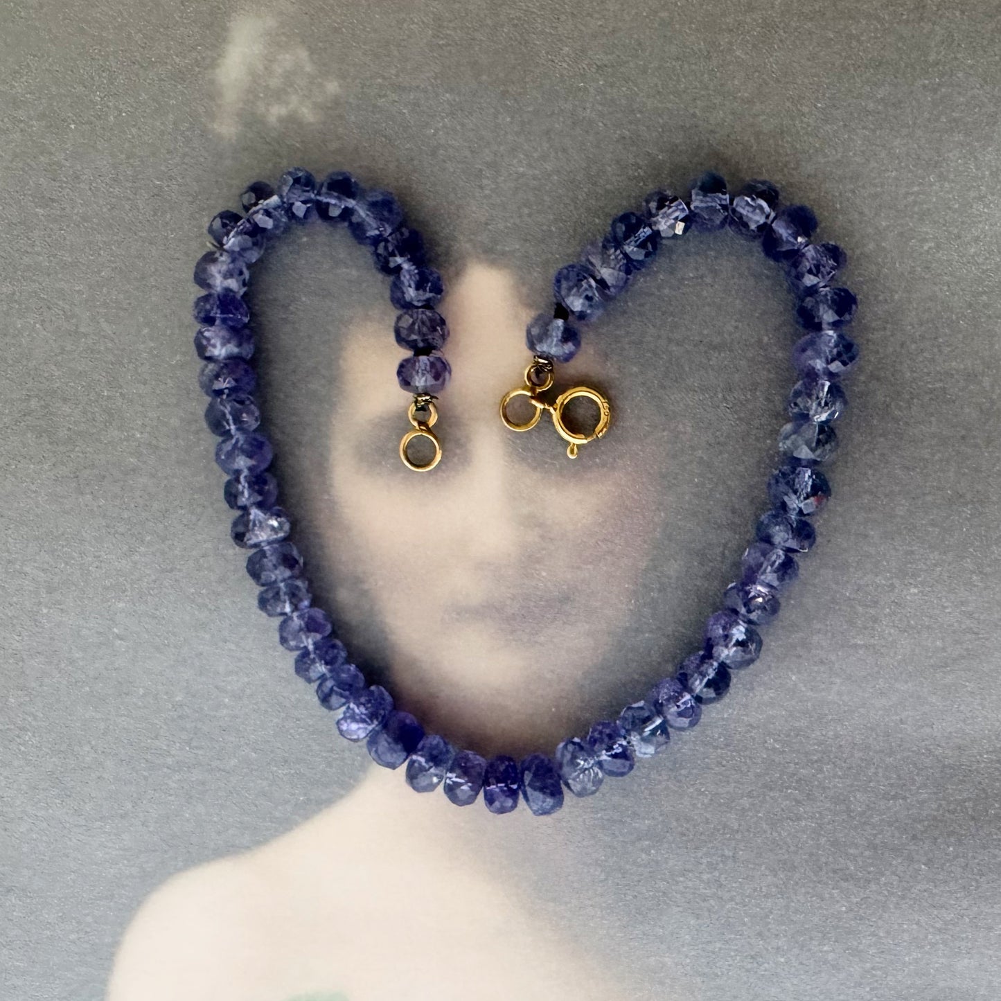 Vintage Iolite Bead Bracelet with 18k Gold Clasp, Faceted Blue Violet Gemstone Bracelet, Dainty Stacking Jewellery