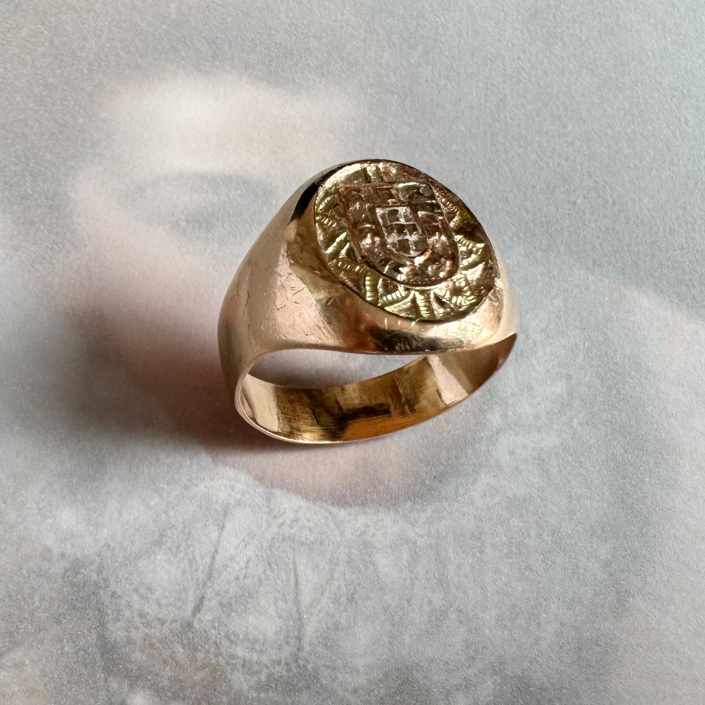 Antique 18k Gold, Heraldic Coat Of Arms, Victorian Signet Ring, Crest Signet Ring, Seal Ring, 18 ct Gold Family Ring, 9 grams of Gold