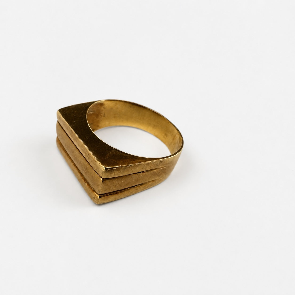 Vintage 18K Gold Geometric Modernist Ring, Unisex Stepped Statement Design, 18 ct Gold Tank Ring, Size 6
