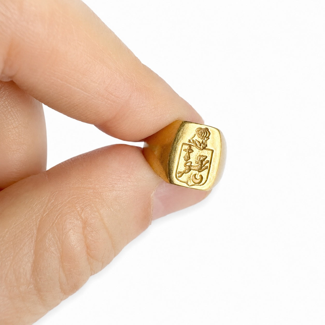 Vintage 18k Gold Signet Ring, Engraved Coat of Arms Crest, Dog Hound Wolf Heraldic Ring, Solid Gold Armorial Ring