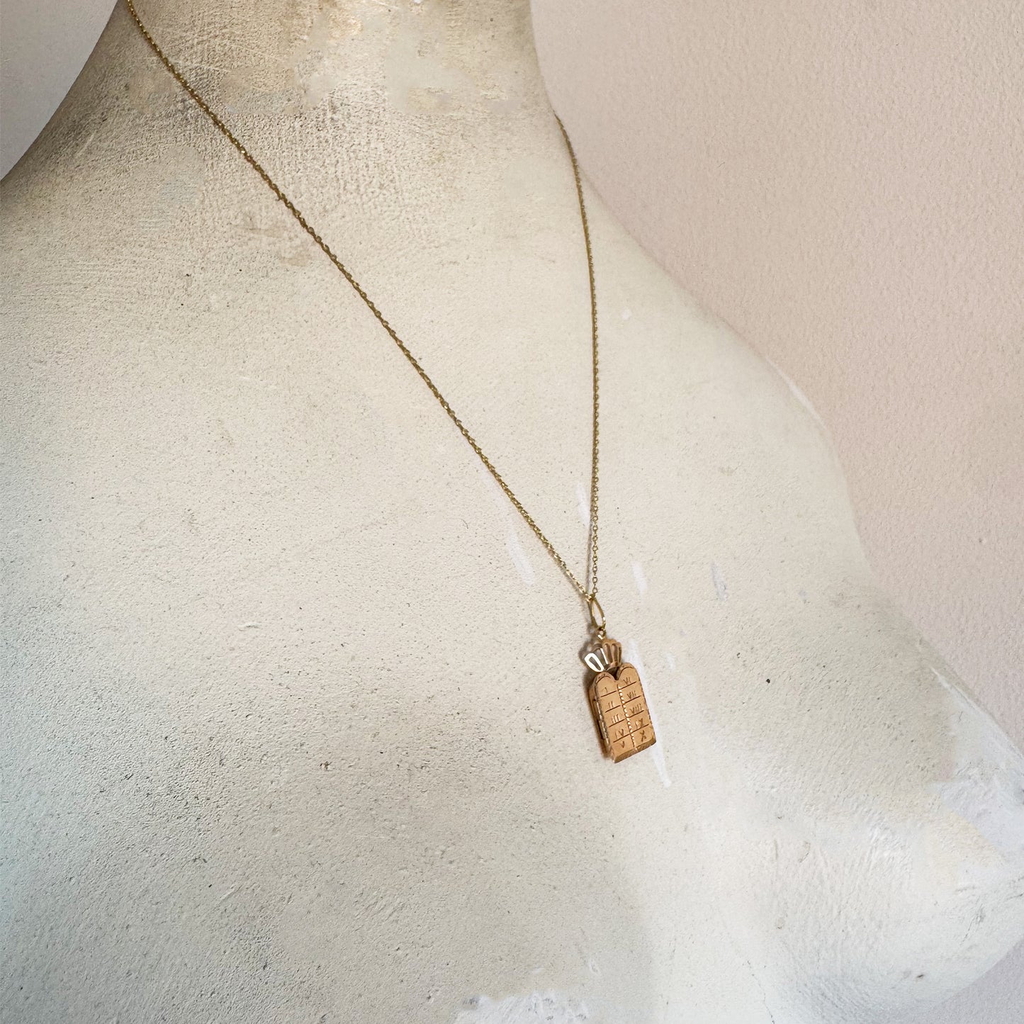 Vintage 18k Gold Ten Commandments Pendant, Jewish Crowned Tablets Locket, Solid 18 ct Yellow Gold Judaica Jewelry
