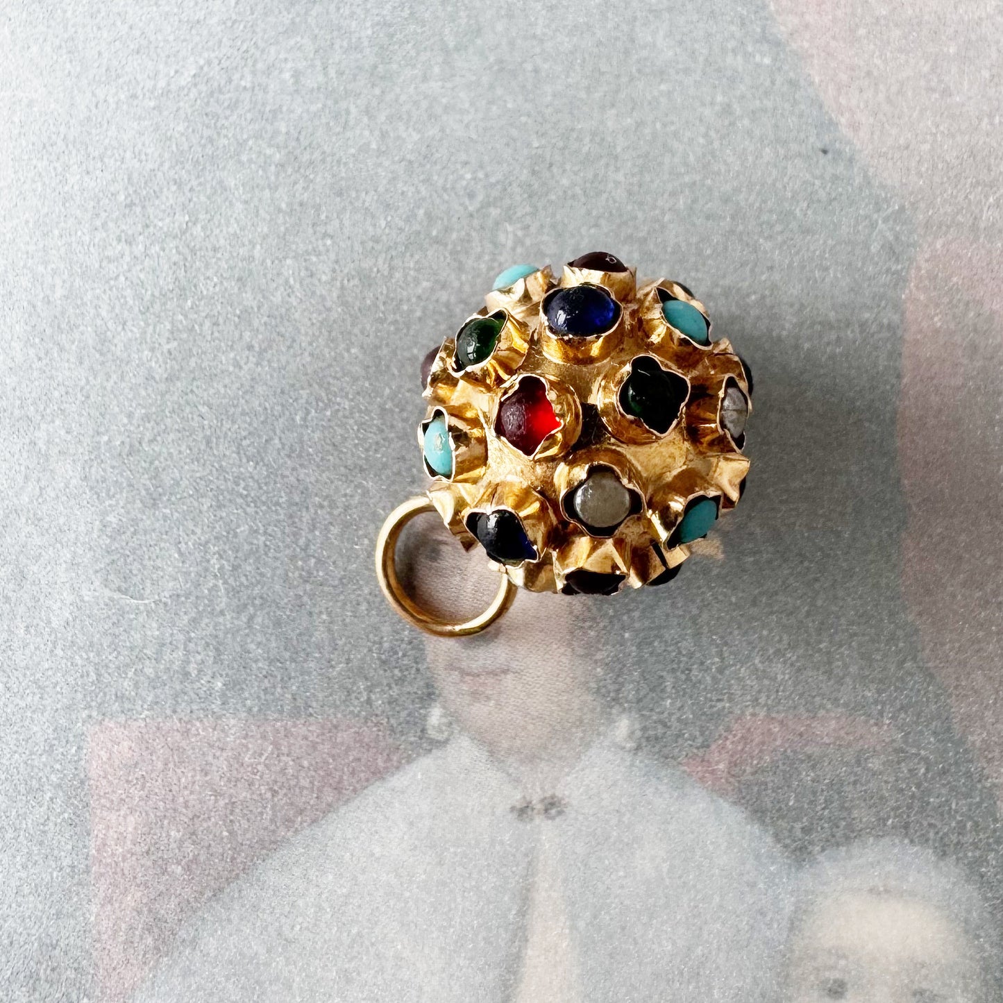 Vintage 18k Gold Sputnik Pendant, 1960s Gemstone Orb Charm, Mid-Century Semi-Precious Cabochon Sphere, Retro Estate Jewellery