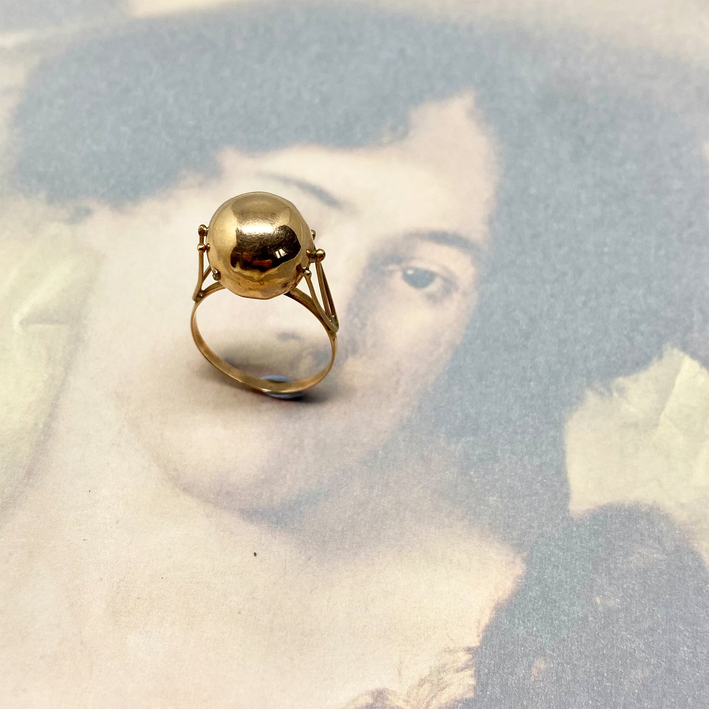 Vintage 9k Gold Ball Solitaire Ring
