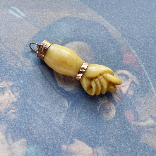 Vintage 18k Gold Resin Beige Yellowish 1960s Figa Charm (1137)